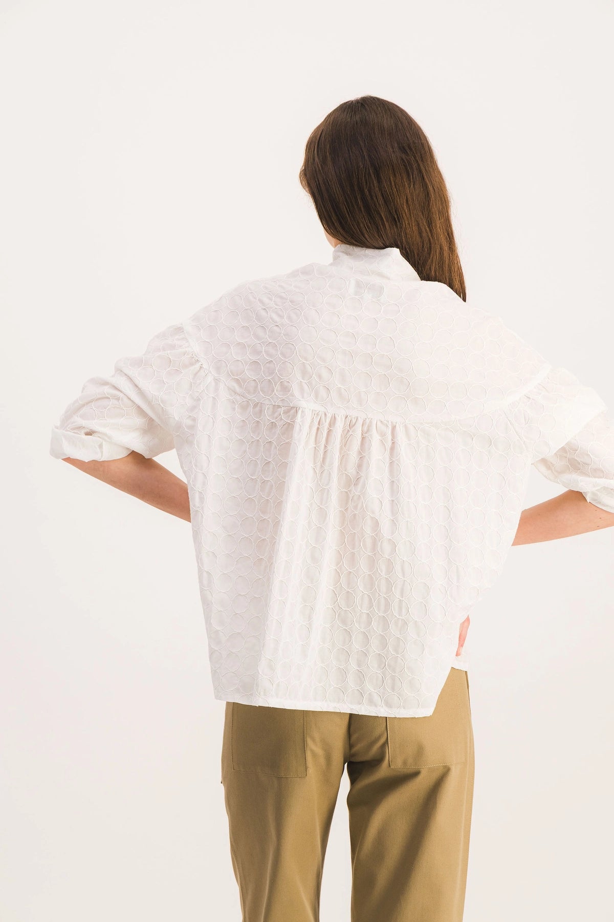Blouse-ample-romantique-broderie-anglaise-simoneBroderiesAnglaises1.webp