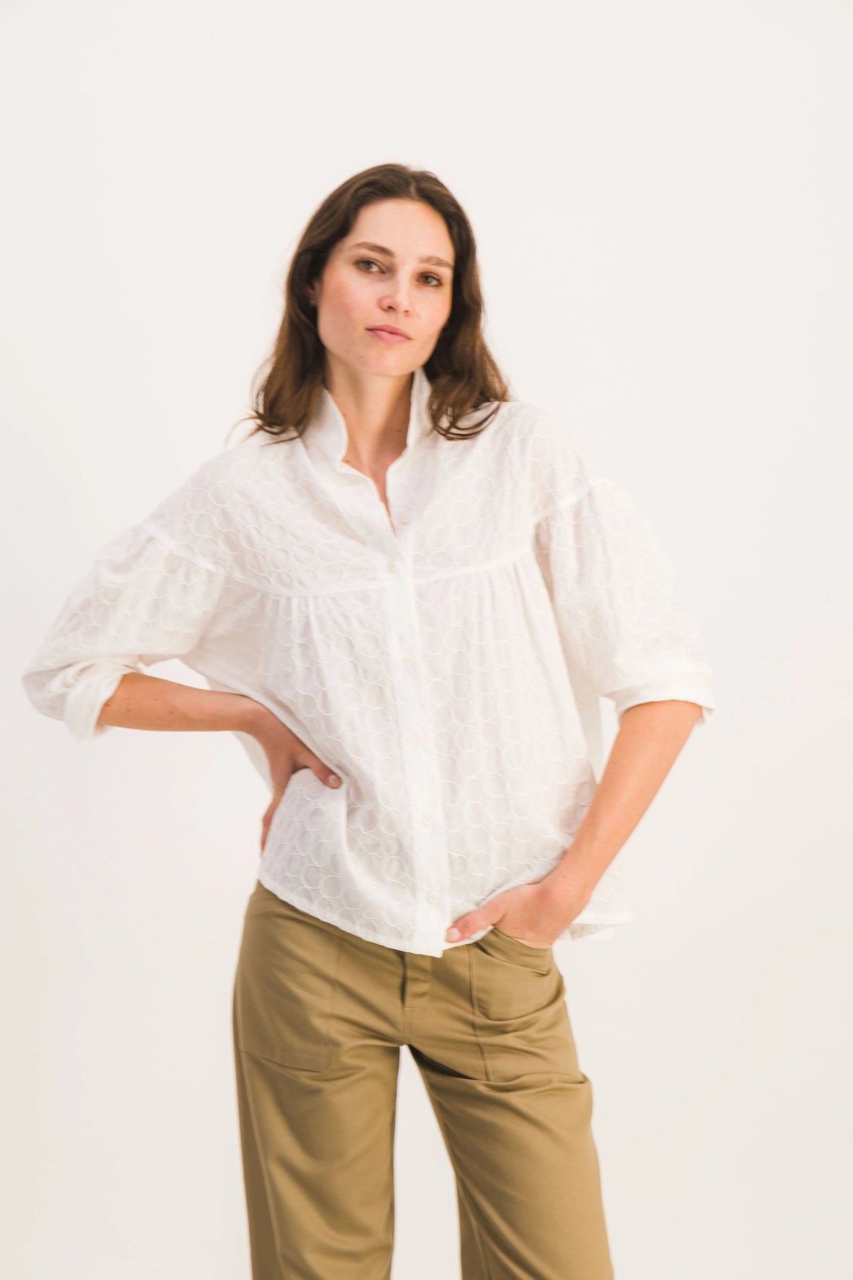 Blouse-ample-romantique-broderie-anglaise-simoneBroderiesAnglaises2.webp