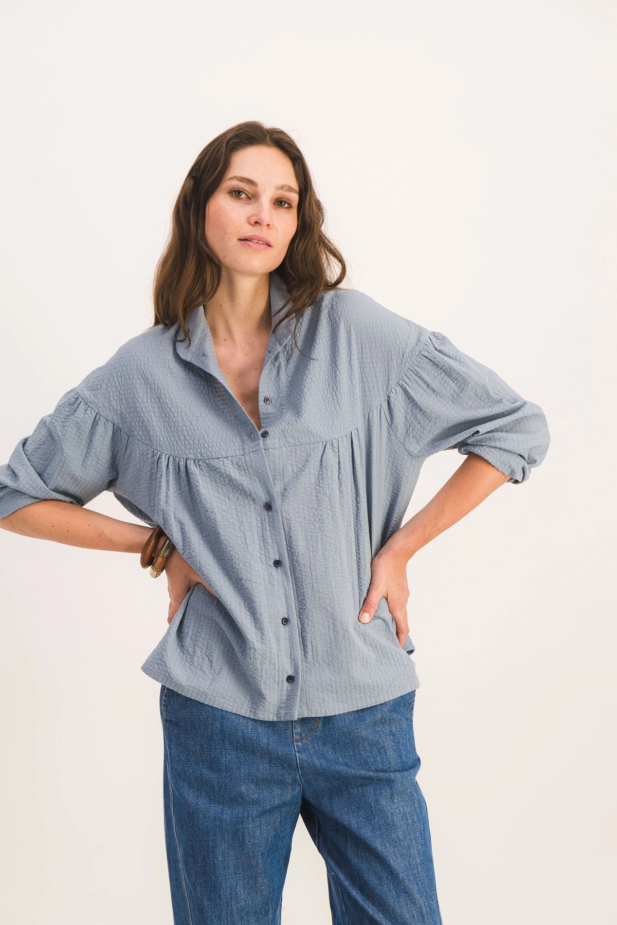 Blouse-ample-romantique-rayures-bleues-simone_Bleu4_04ffb32d-a8e6-4859-bd54-fbc9f789be31.webp