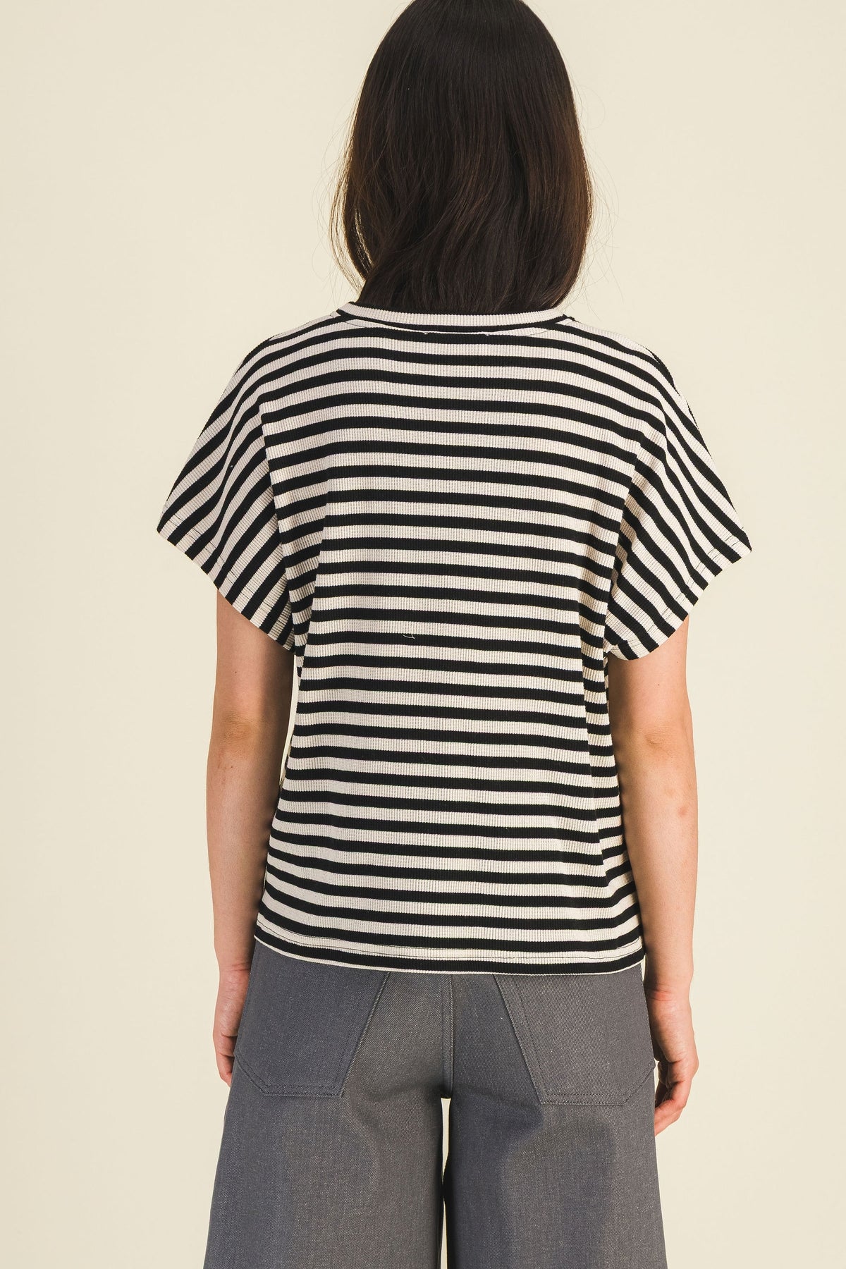 Debardeur-raye-noir-blanc-femme-una-2-4.jpg