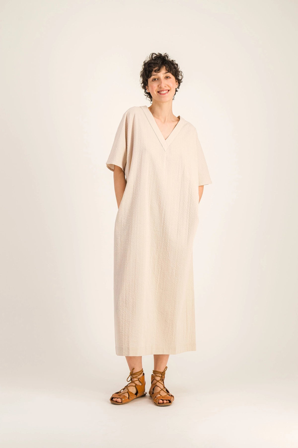 Robe-longue-manches-courtes-seersucker-ernestine_Beige3.webp
