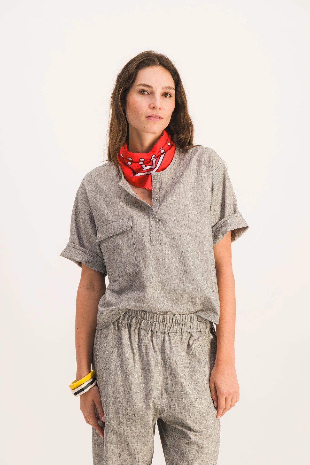 Top-manches-courtes-lin-coton-gris-agatha_Lin2_d268c86a-14e6-44cd-b94e-4cb030b04711.webp