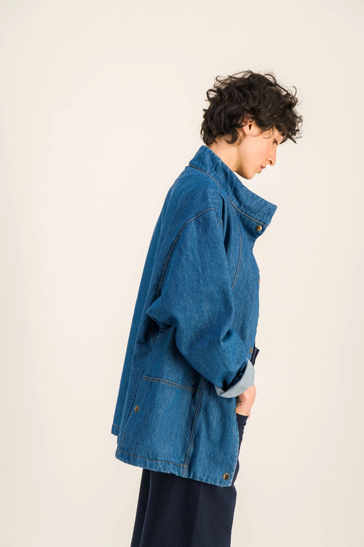 Veste-en-jean-a-pressions-mi-longue-dimitra_Jean13.webp